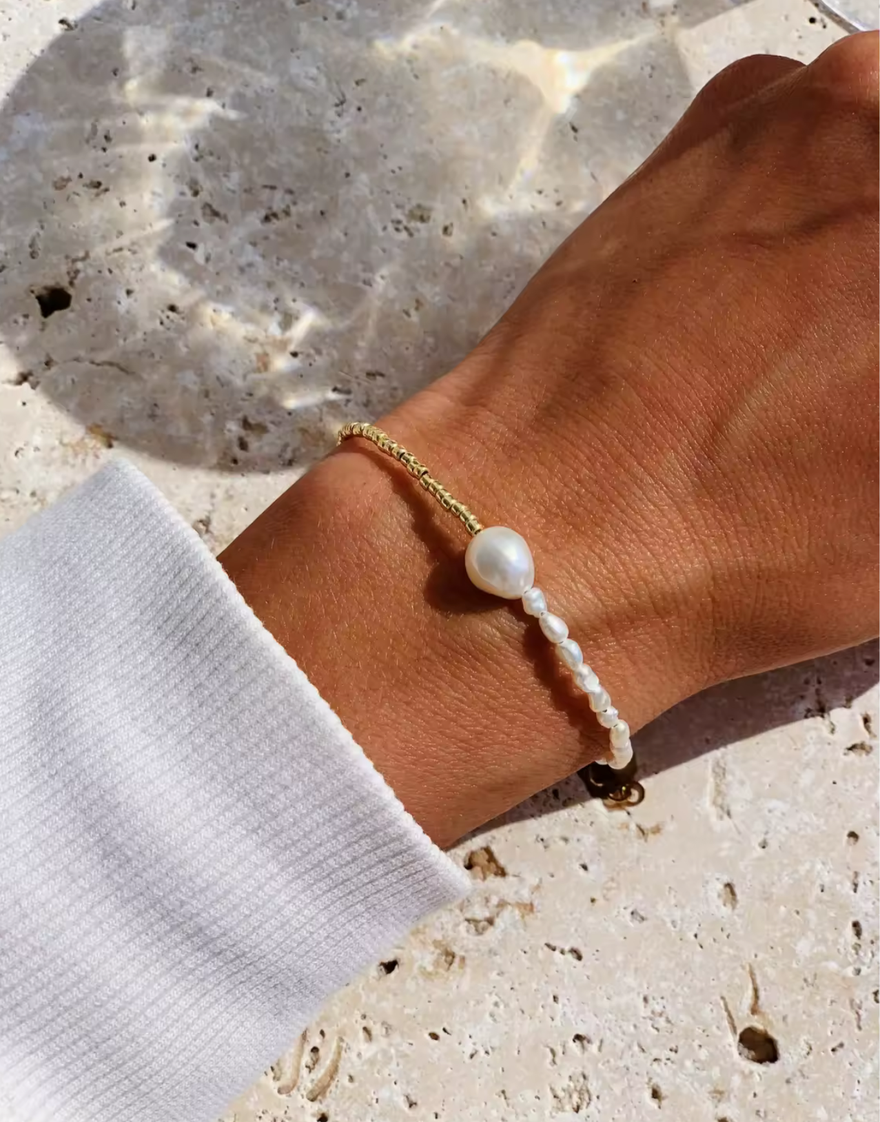 The Mother of pearl bracelet