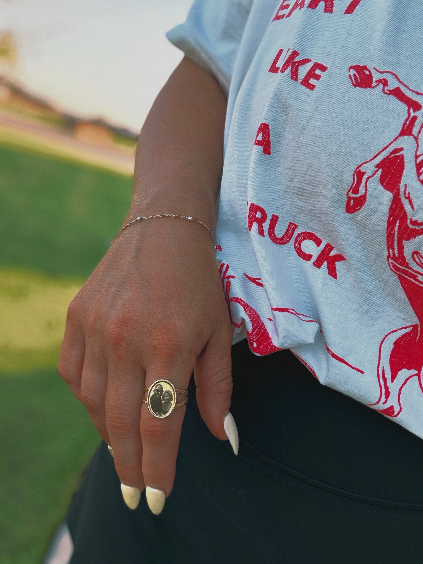 Memory adjustable photo ring